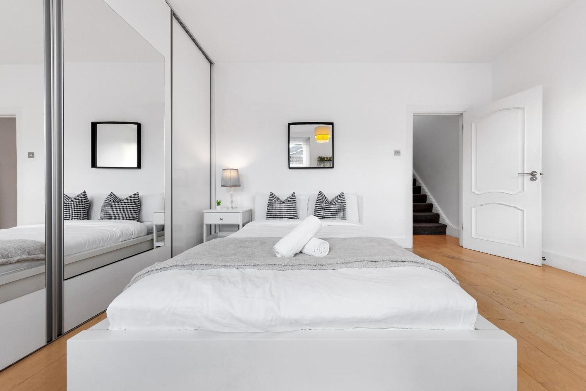 Luxury 4-Bedroom Modern Flat In Central London Steps From Station, Sleeps 9 In Style! Extérieur photo
