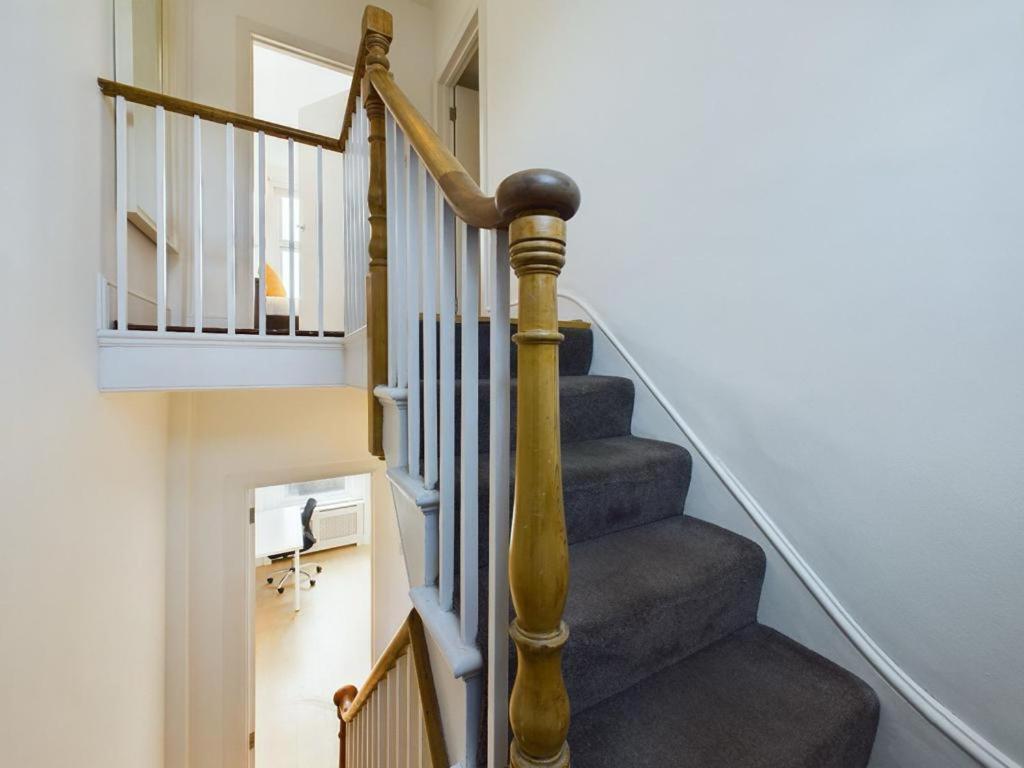 Luxury 4-Bedroom Modern Flat In Central London Steps From Station, Sleeps 9 In Style! Chambre photo
