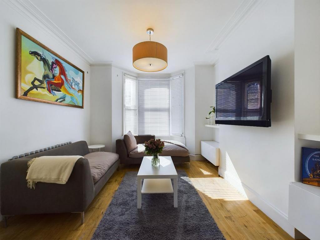 Luxury 4-Bedroom Modern Flat In Central London Steps From Station, Sleeps 9 In Style! Chambre photo