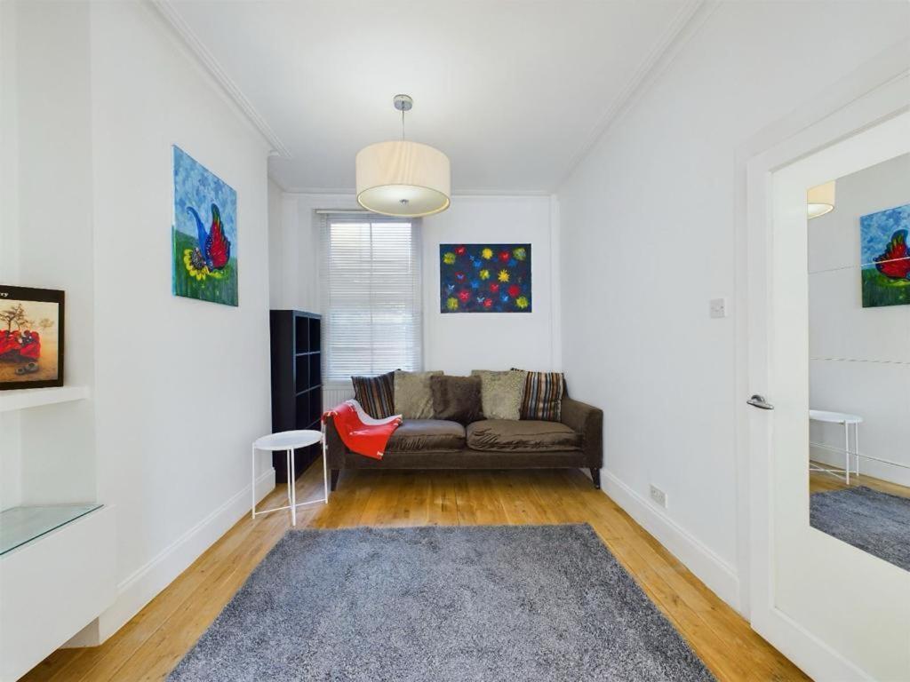 Luxury 4-Bedroom Modern Flat In Central London Steps From Station, Sleeps 9 In Style! Chambre photo