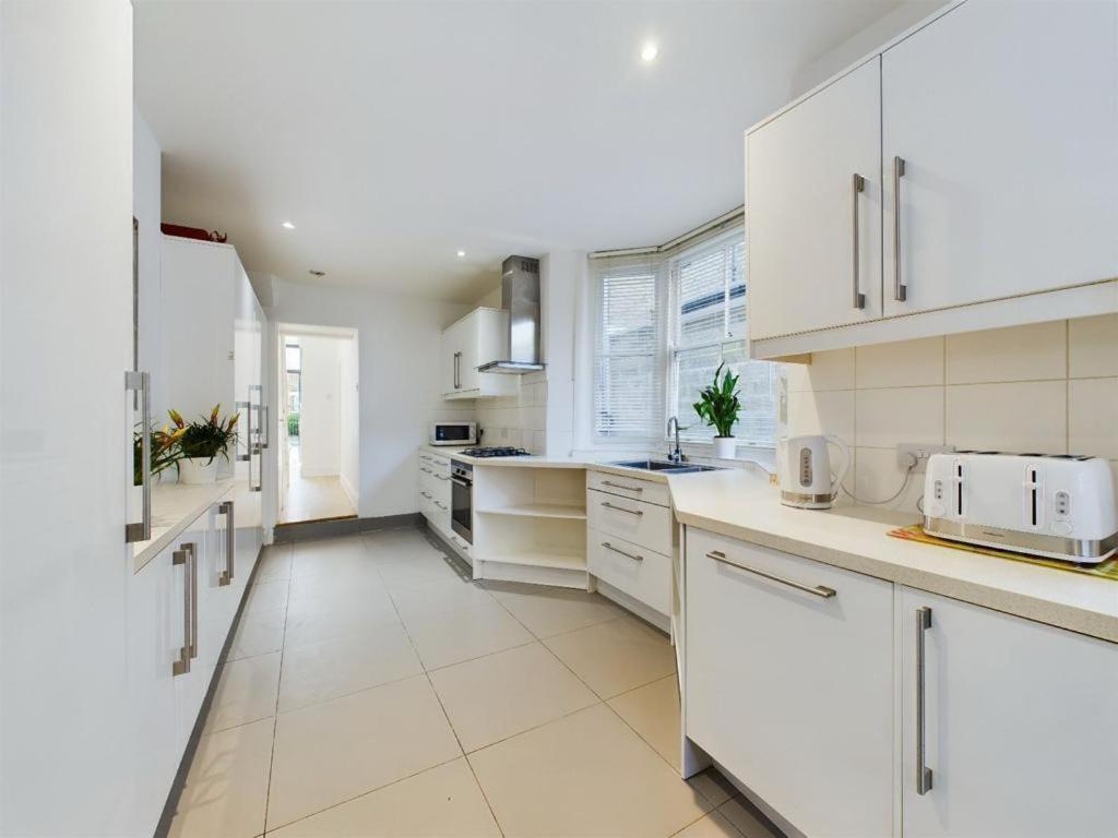 Luxury 4-Bedroom Modern Flat In Central London Steps From Station, Sleeps 9 In Style! Chambre photo