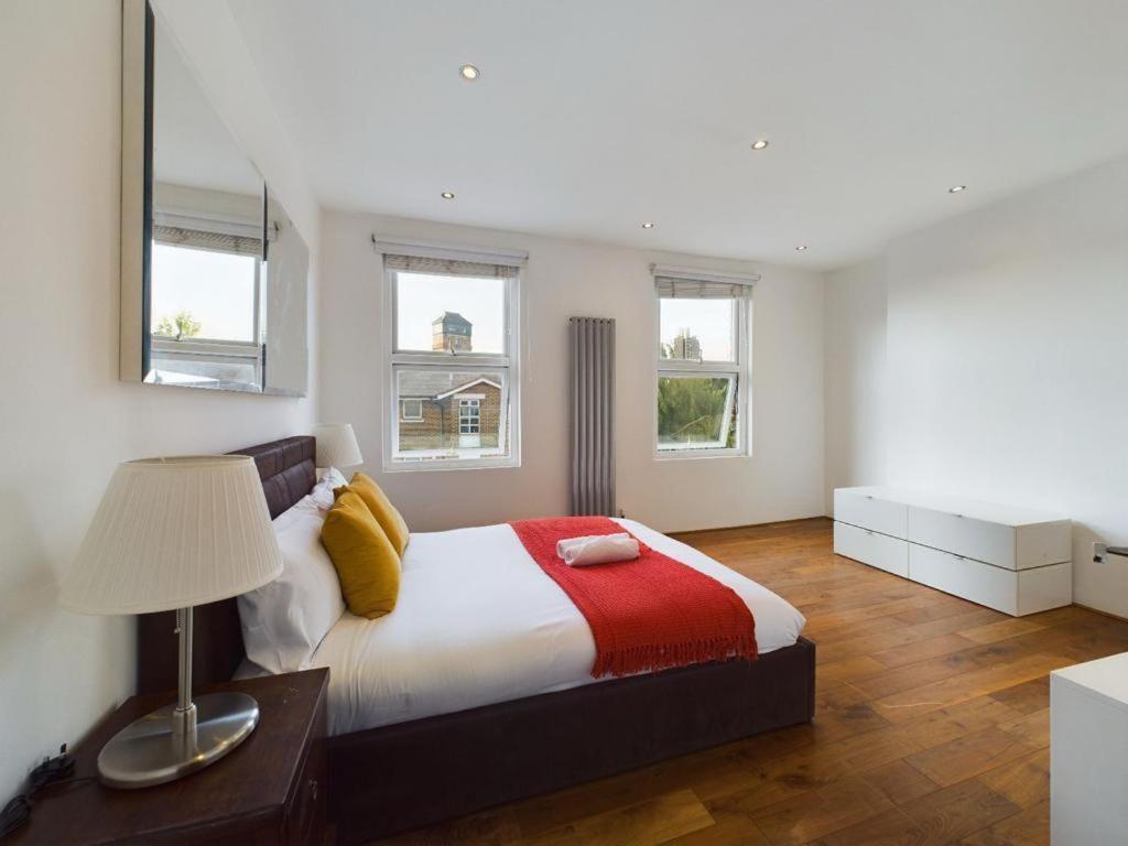 Luxury 4-Bedroom Modern Flat In Central London Steps From Station, Sleeps 9 In Style! Chambre photo