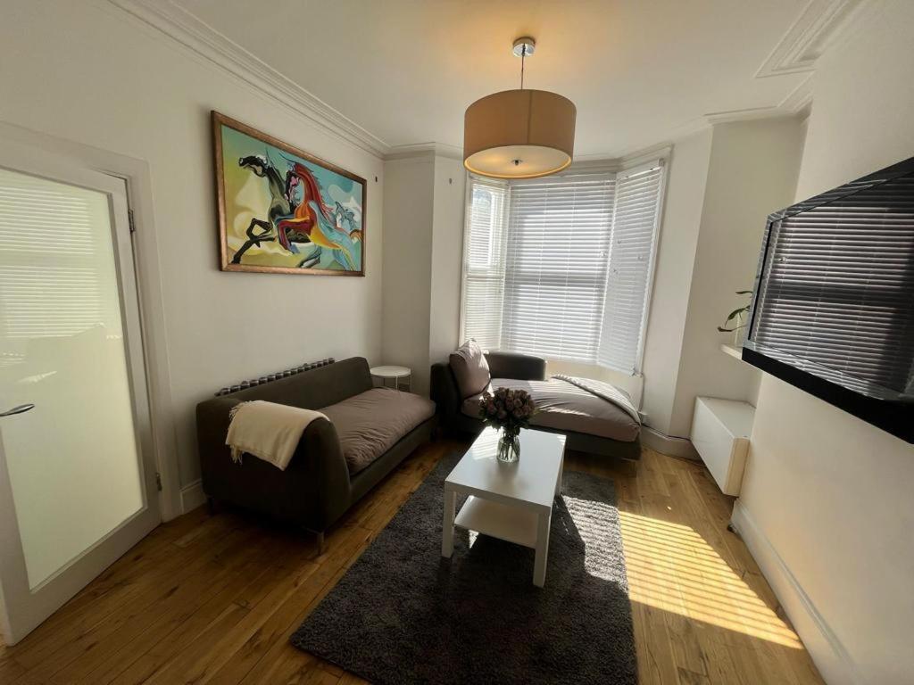 Luxury 4-Bedroom Modern Flat In Central London Steps From Station, Sleeps 9 In Style! Chambre photo