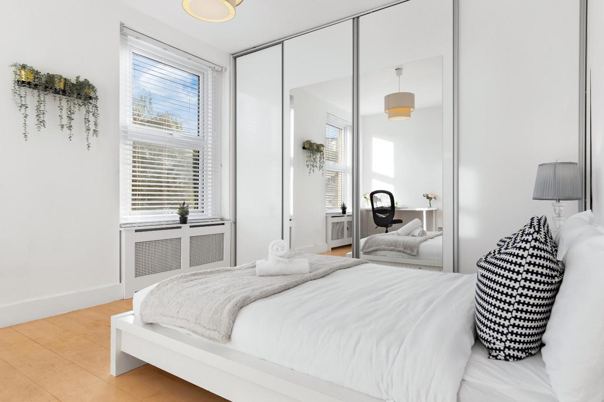Luxury 4-Bedroom Modern Flat In Central London Steps From Station, Sleeps 9 In Style! Extérieur photo